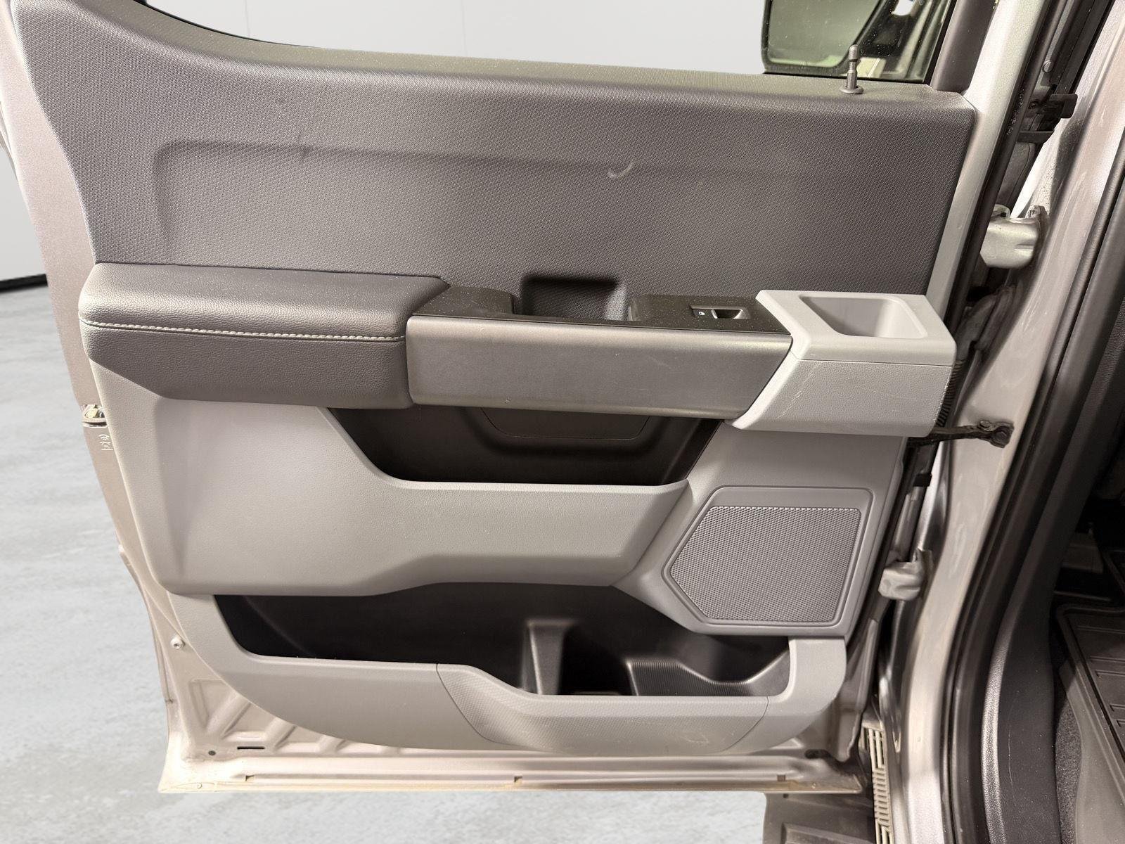 Used 2023 Iconic Silver Ford XLT image 17