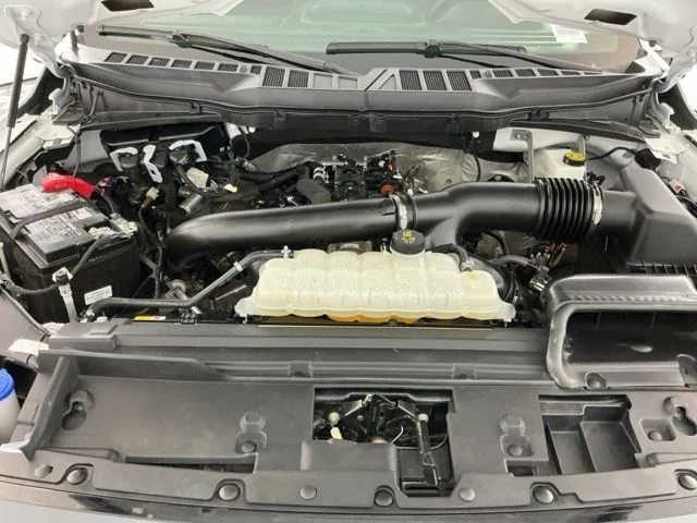 Used 2025 Oxford White Ford Lariat image 32