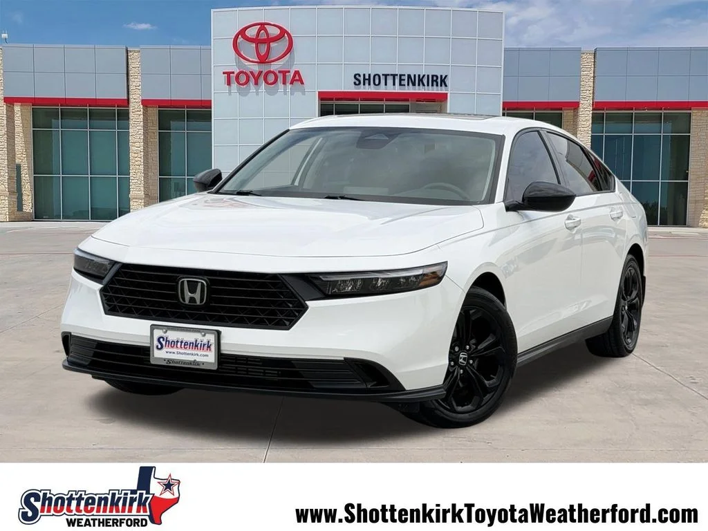 Used 2025 White Honda SE image 1