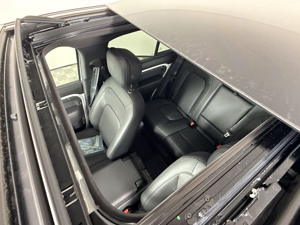 2025 Land Rover Defender V8 - Photo 14
