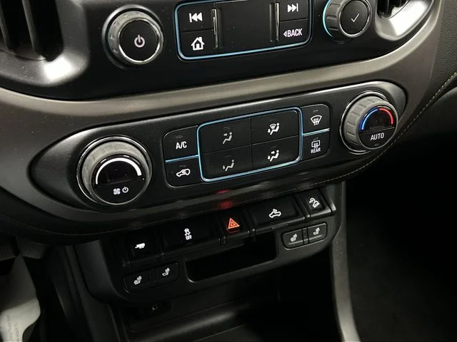 Used 2021 Gray GMC AT4 w/Cloth image 17