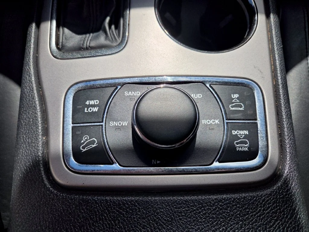 Used 2018 Red Jeep High Altitude image 32