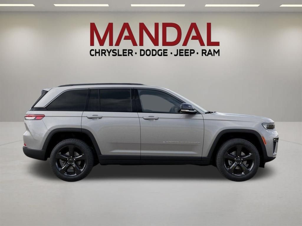New 2026 Silver Zynith Exterior Paint Jeep Limited image 21