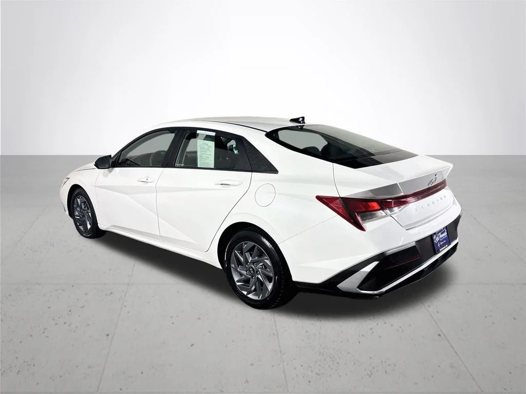 Used 2024 White Hyundai SEL image 8