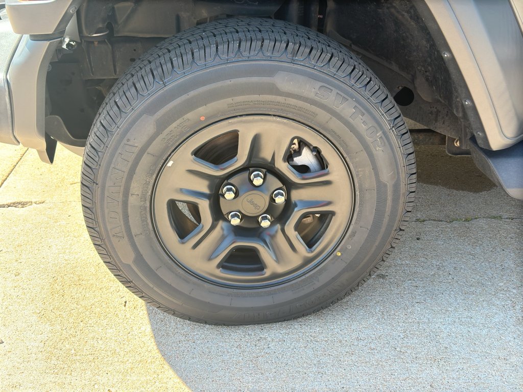 Used 2018 Sting-Gray Clearcoat Jeep Sport image 3