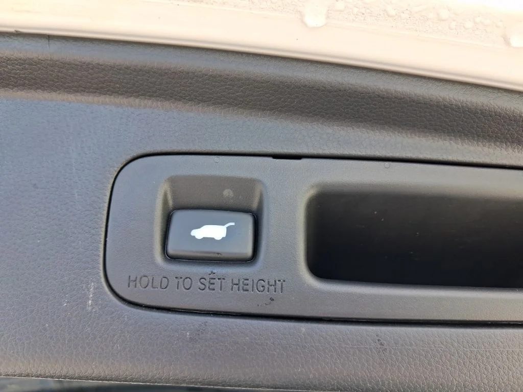 Used 2025 White Honda EX-L image 12