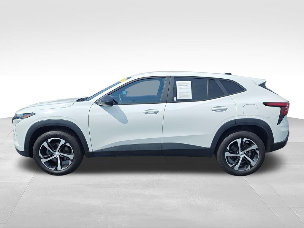 Used 2025 White Chevrolet 1RS image 2