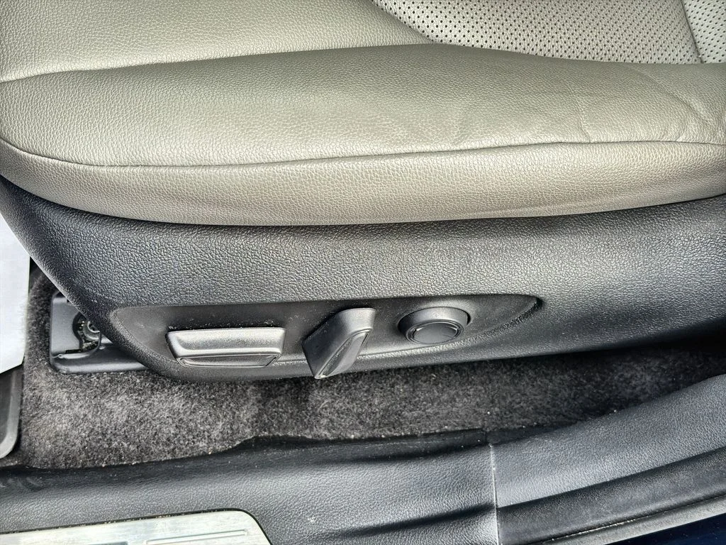 Used 2024  Toyota XLE image 10