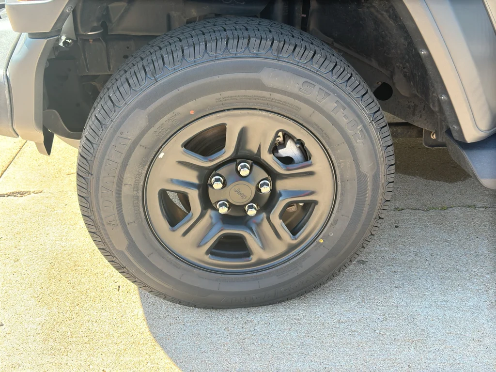 Used 2018 Sting-Gray Clearcoat Jeep Sport image 3