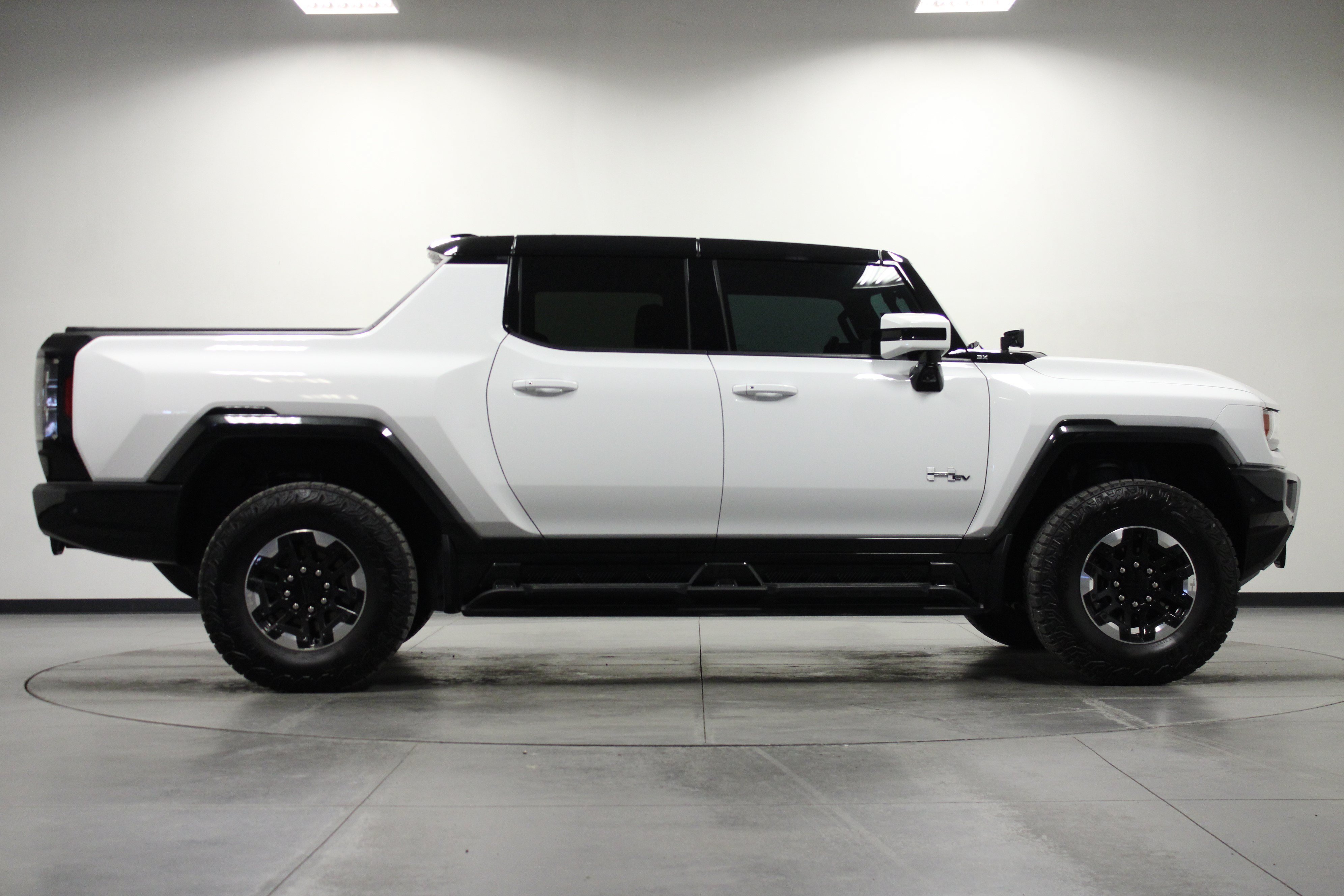 Used 2024 Interstellar White GMC 3X image 3
