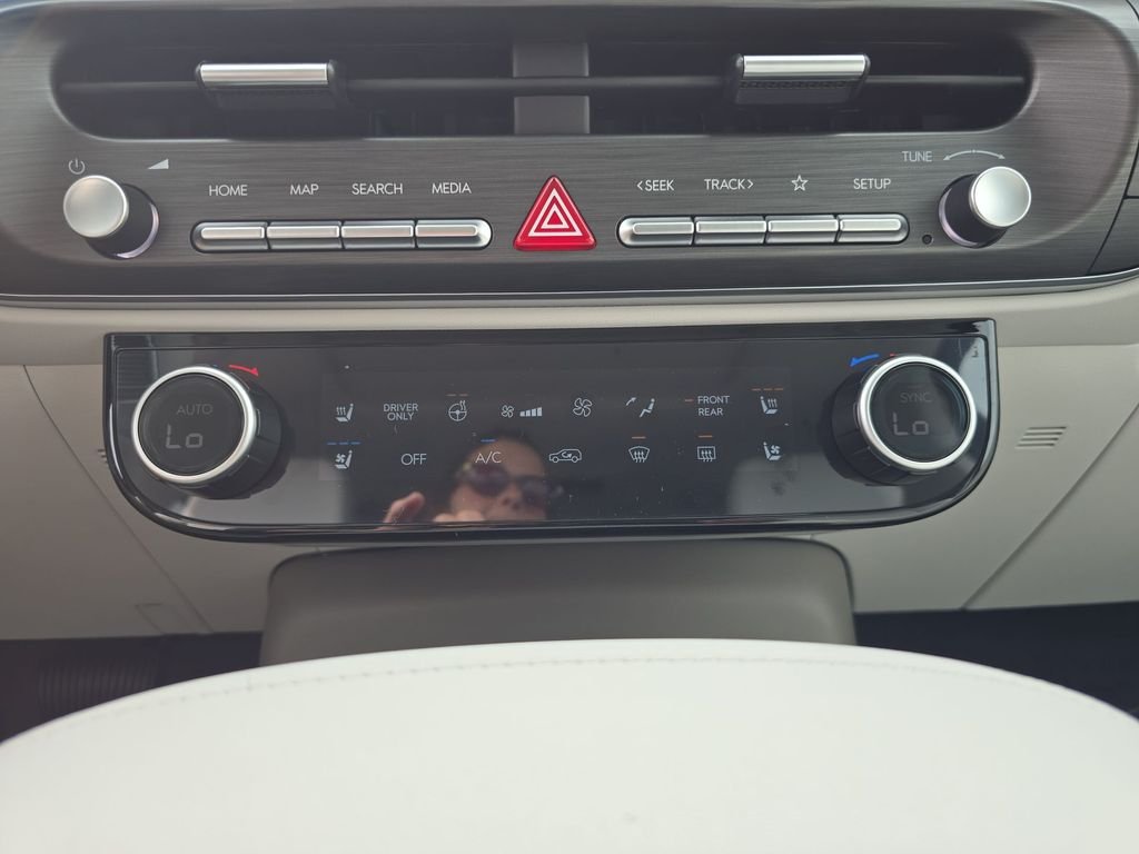 New 2026 Black Hyundai SEL Premium image 18