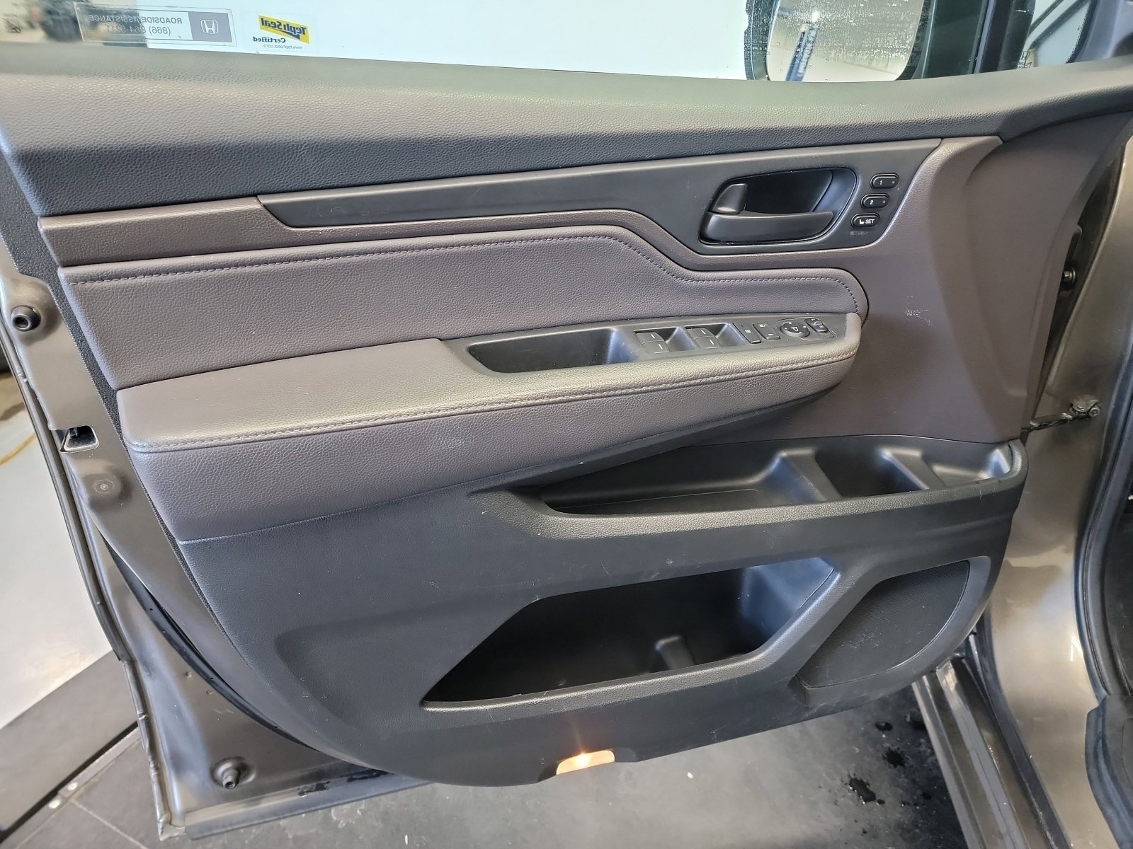 Used 2018 Modern Steel Metallic Honda Touring image 12