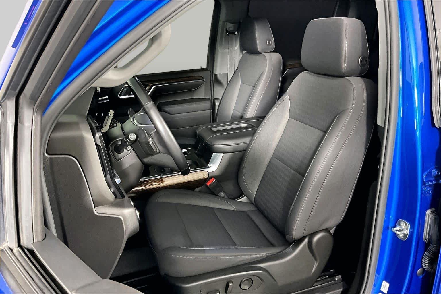 Used 2022 Dynamic Blue Metallic GMC Elevation image 8