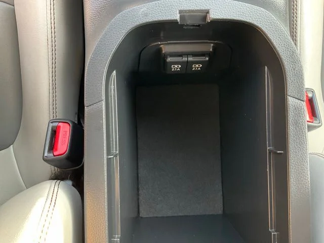 Used 2019 White Toyota XLE Premium image 16