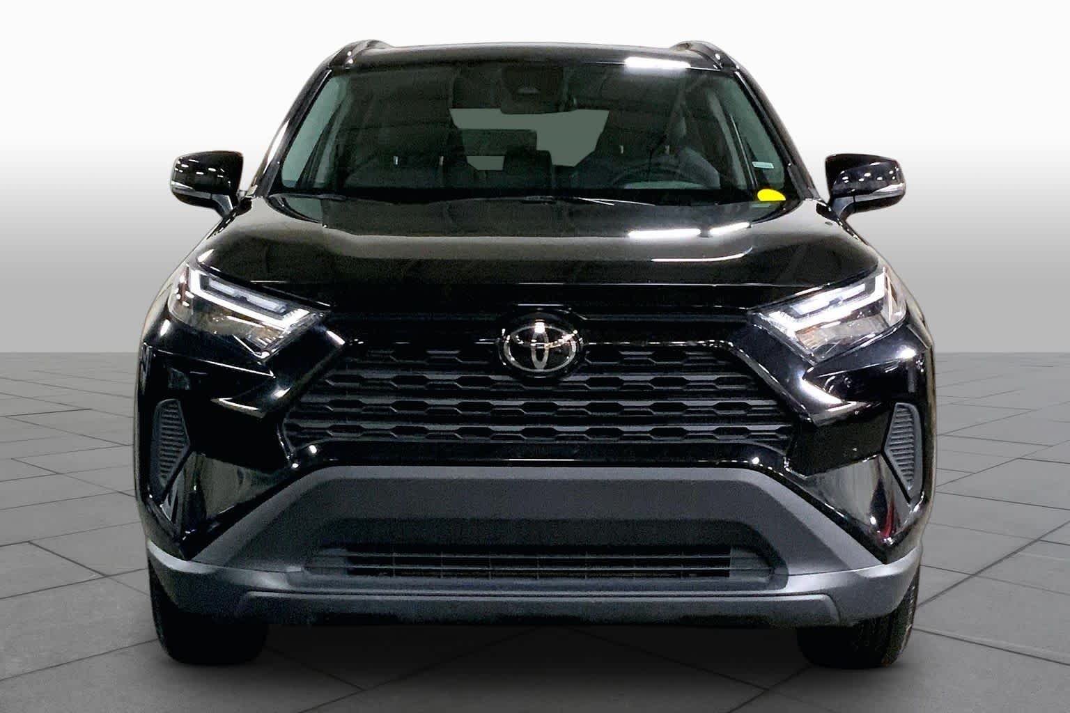Used 2025 Midnight Black Metallic Toyota XLE image 4