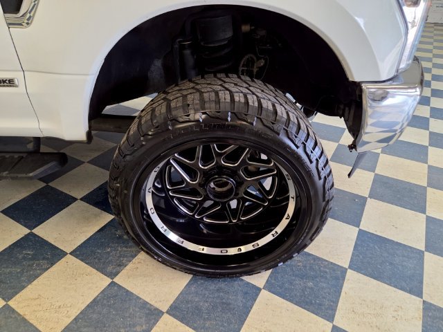 Used 2019 White Ford XLT image 9