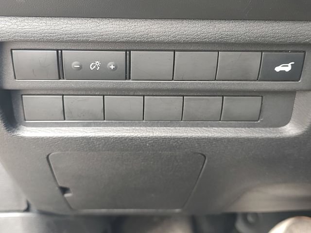 Used 2023 Silver Mitsubishi SE image 24