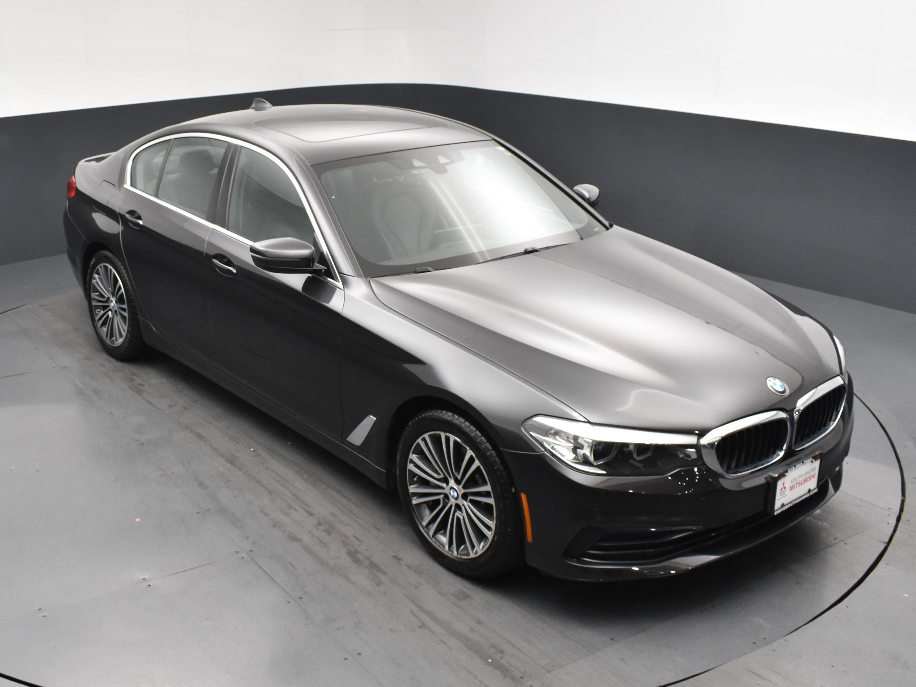 Used 2019 Dark Graphite Metallic BMW 530i xDrive image 17