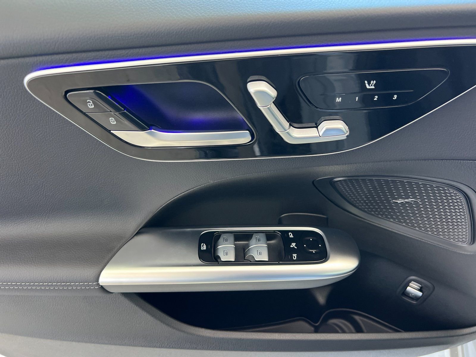 New 2026 MANUFAKTUR Alpine Grey Mercedes-Benz C 300 image 14
