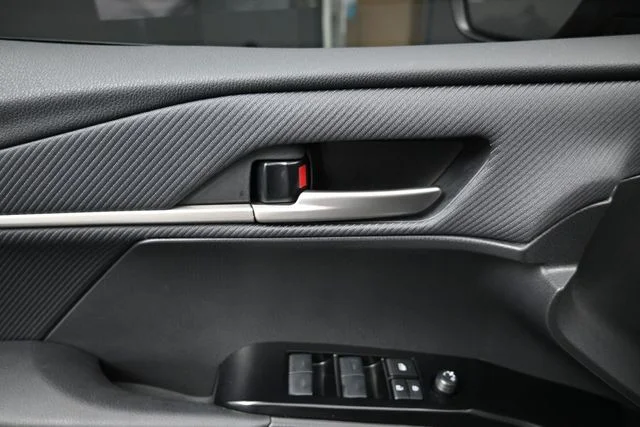 Used 2026  Toyota SE image 18