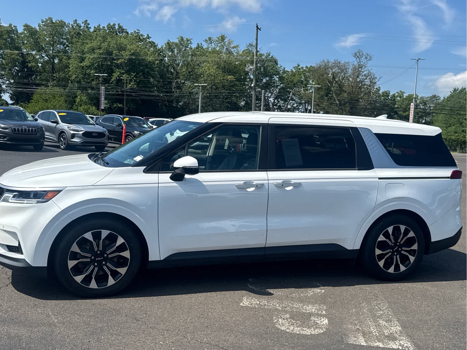 Used 2022 Snow White Pearl Kia EX image 2