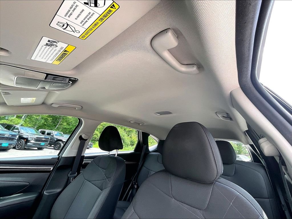 Used 2023 Silver Hyundai SE image 7
