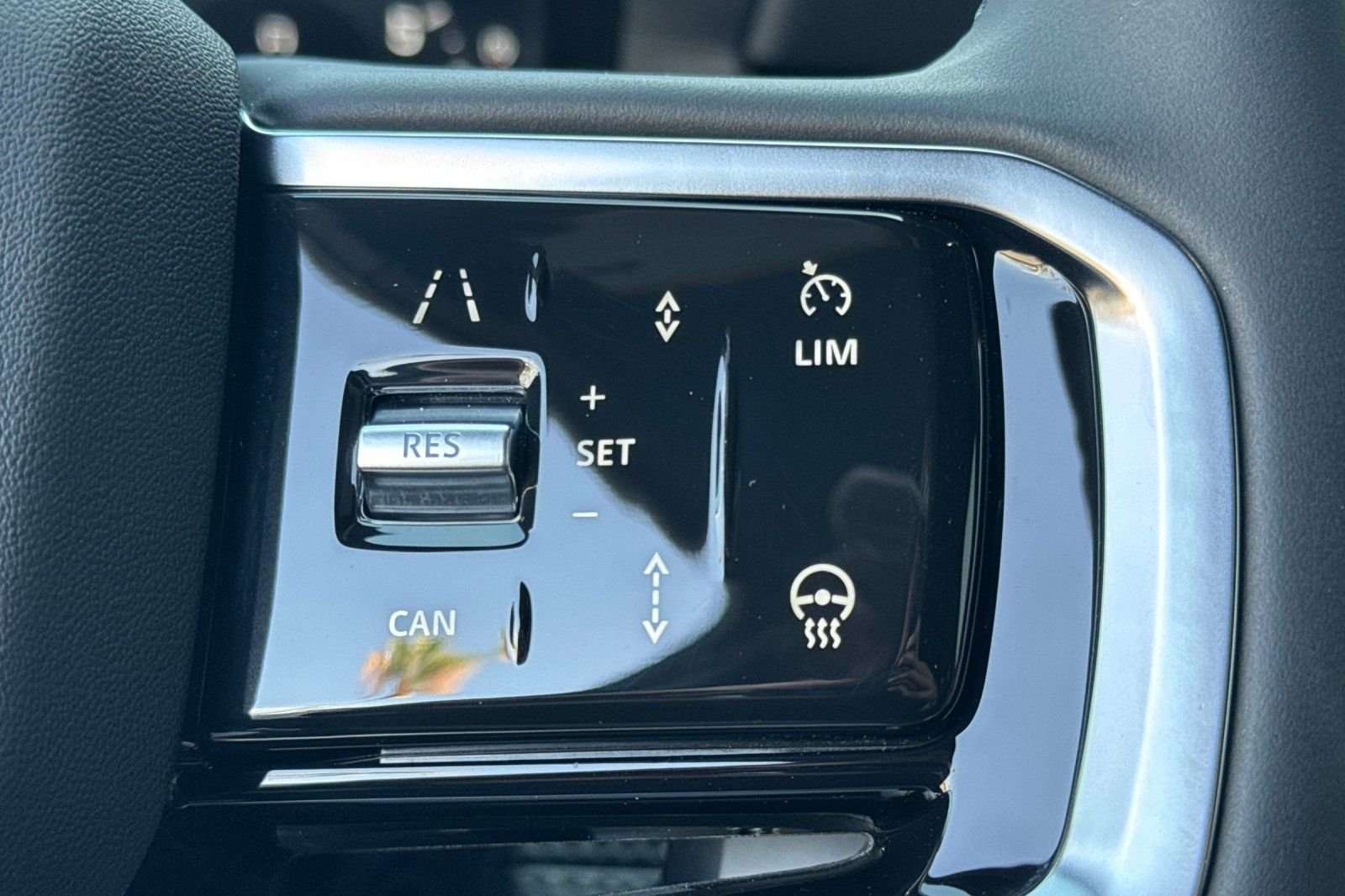 Certified Used 2025 Gray Land Rover SE image 29