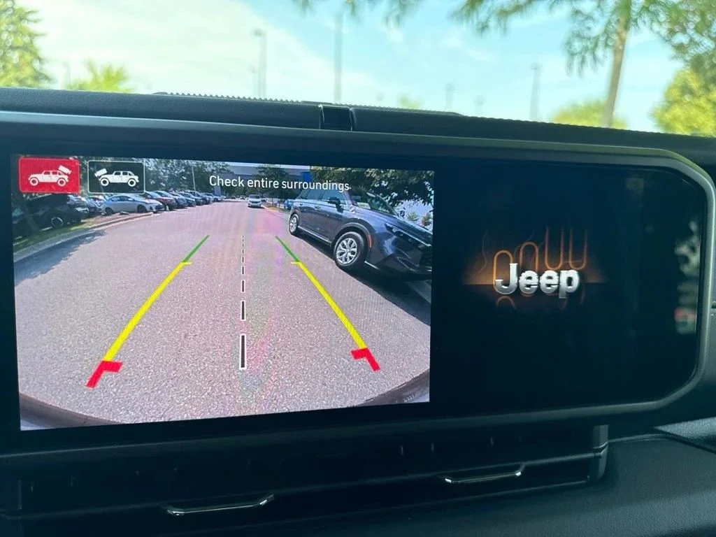 Used 2026 Anvil Clearcoat Jeep Sahara image 27