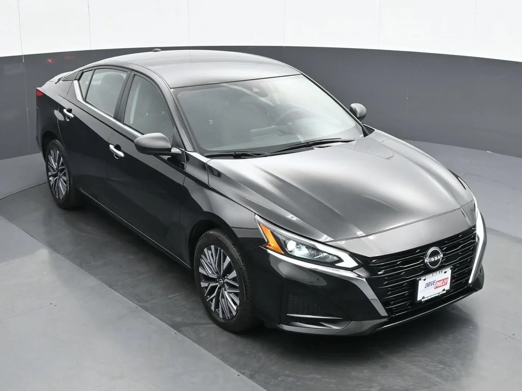 Used 2025 Black Nissan 2.5 SV image 24
