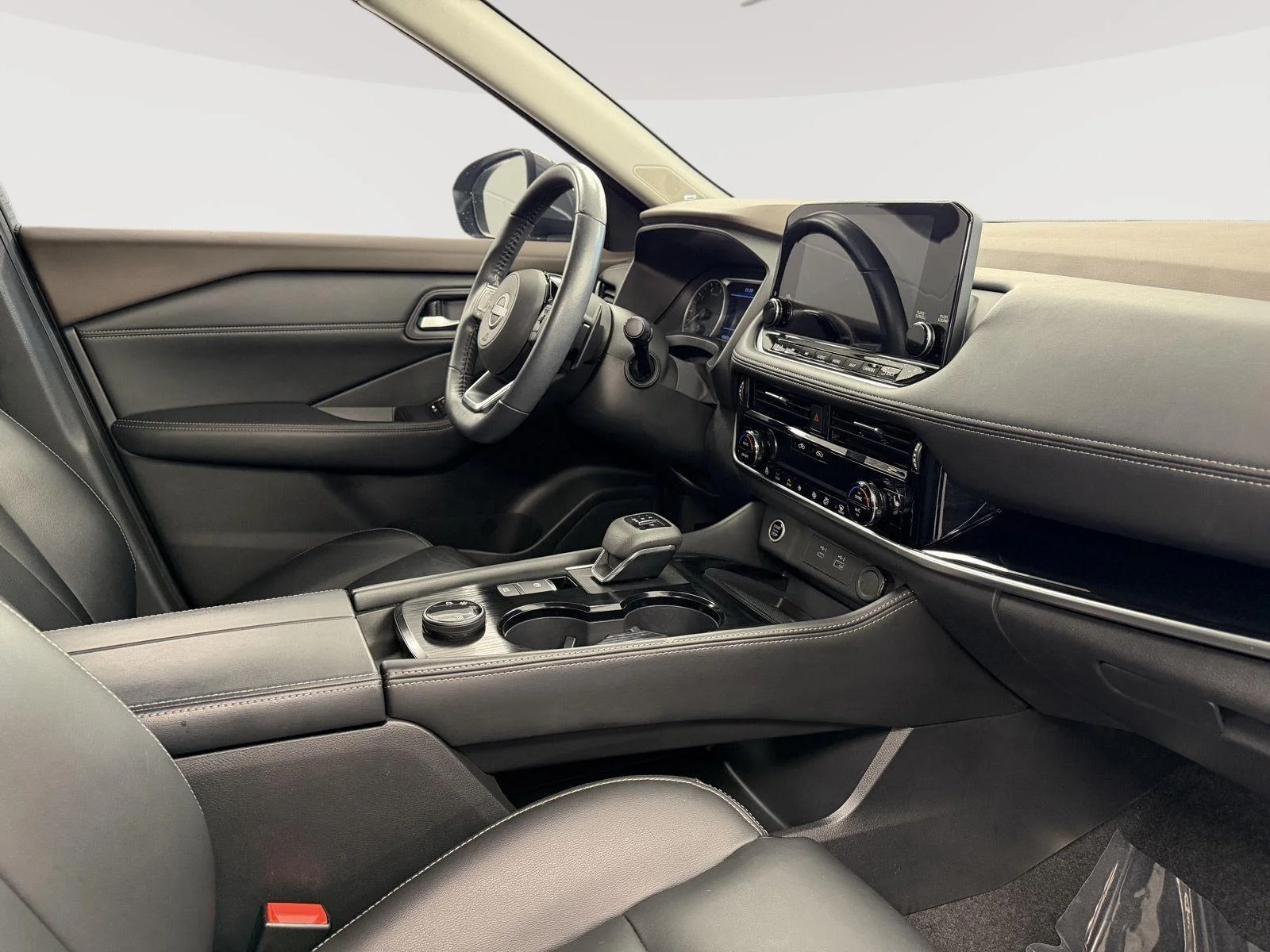 Used 2023 Boulder Gray Pearl Nissan SL image 25