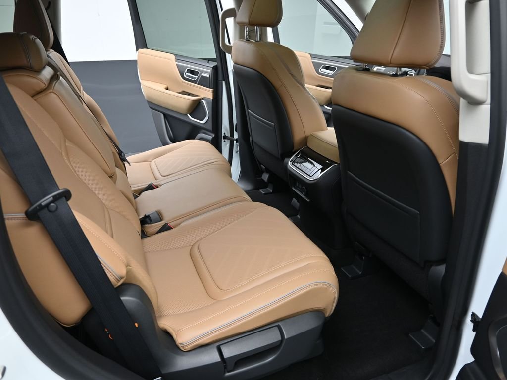 New 2026 RADIANT WHITE INFINITI Luxe 4WD image 15