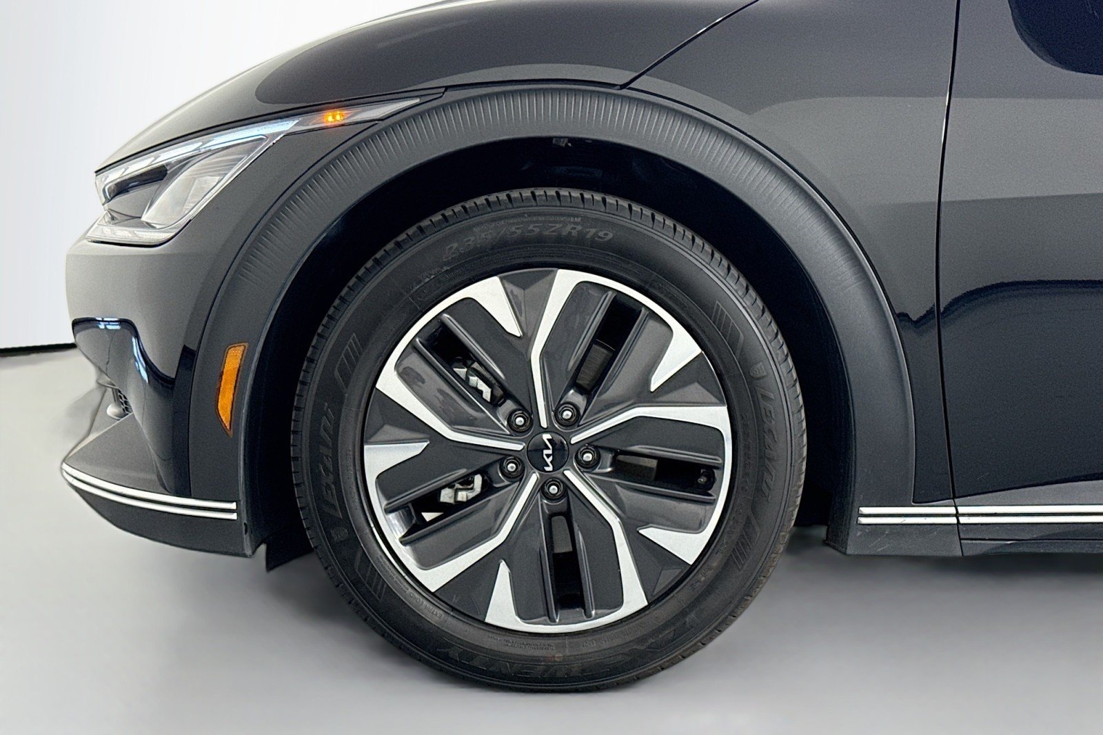 Used 2024 AURORA BLACK Kia Light Long Range RWD image 10
