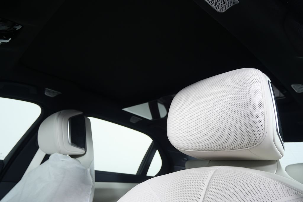 2026 BMW 7 Series 750e - Photo 12
