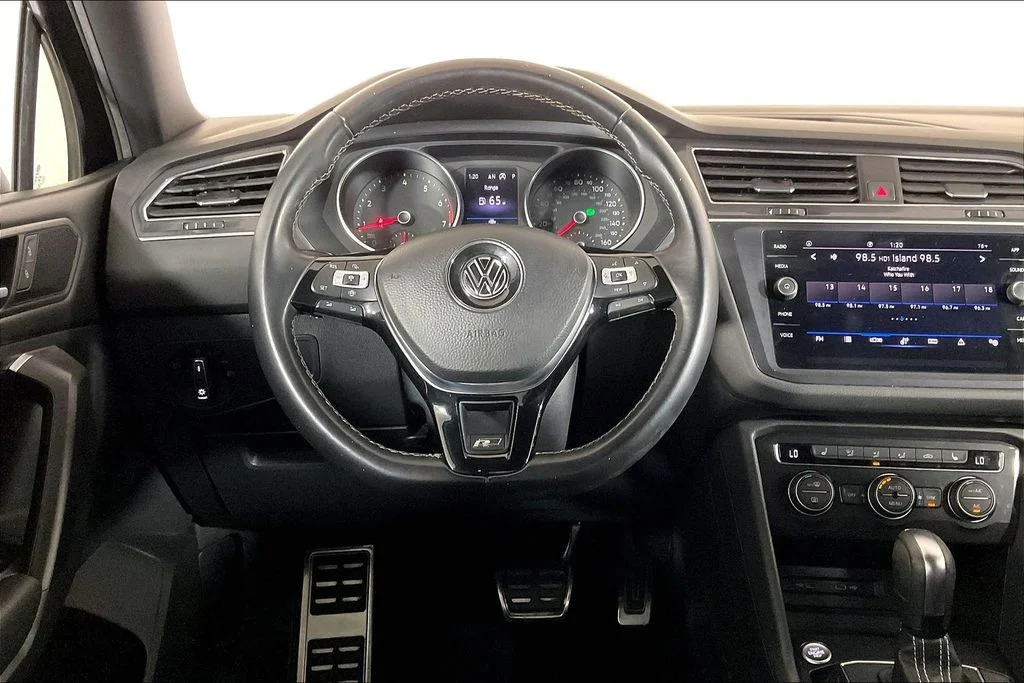 Used 2021  Volkswagen 2.0T SE R-Line Black image 4