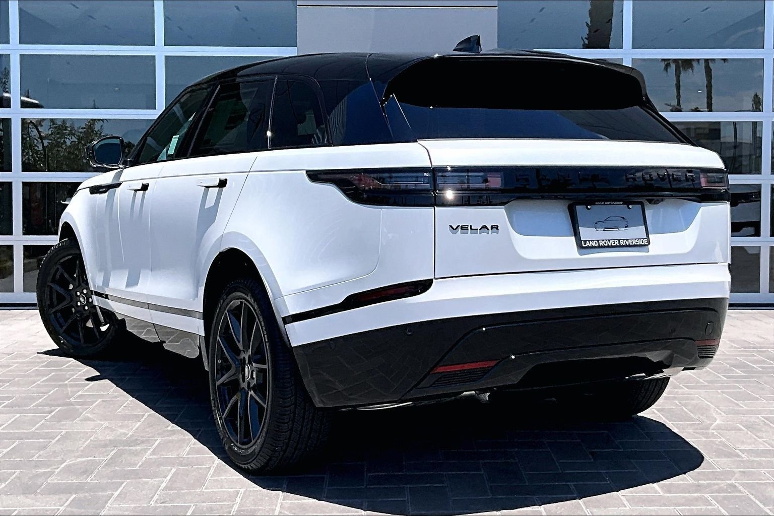 New 2026 Ostuni Pearl White Land Rover Belgravia Edition image 3