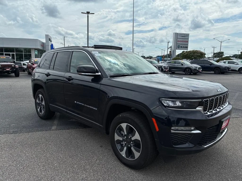 New 2024 Midnight Sky Jeep 4xe image 8
