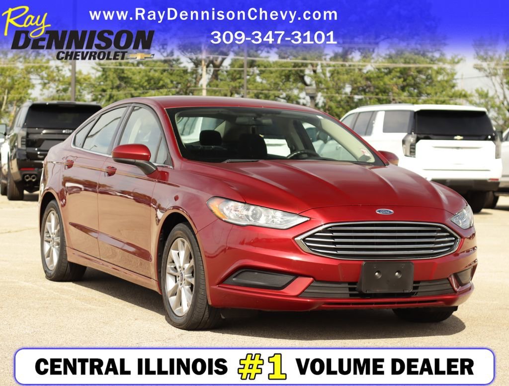 Used 2017 Red Ford SE image 1