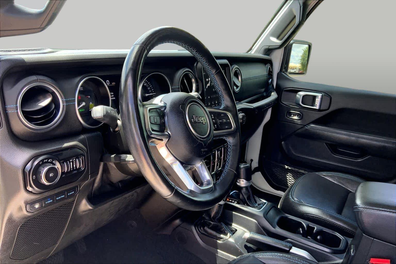 Used 2021 Bright White Clearcoat Jeep Unlimited Rubicon image 18