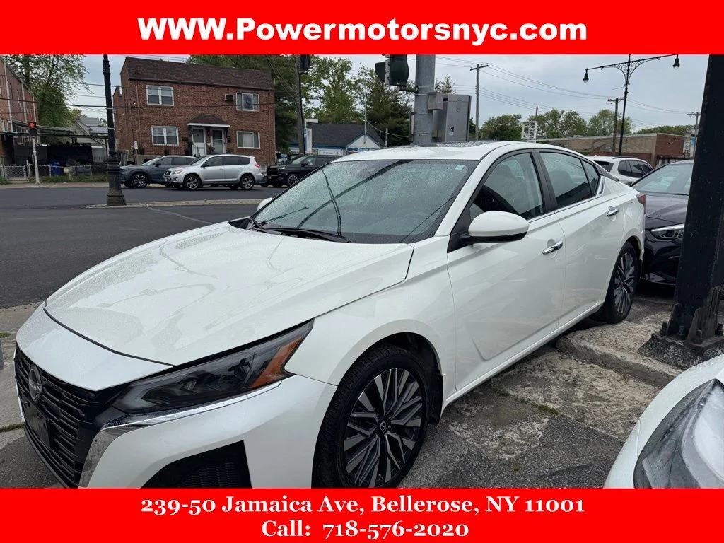 Used 2024 White Nissan 2.5 SV image 1