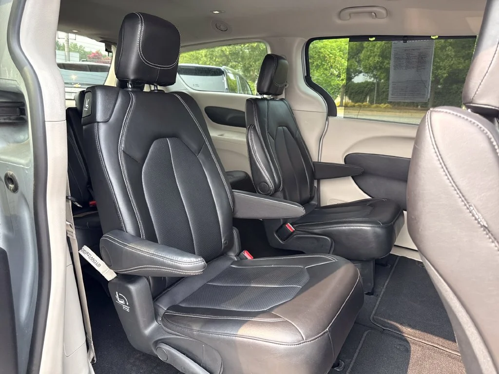 Used 2024 Silver Chrysler Touring L image 23