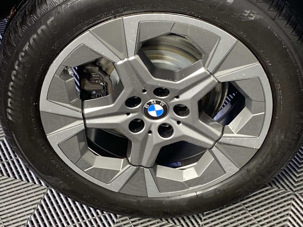 Used 2023 White BMW xDrive28i image 30