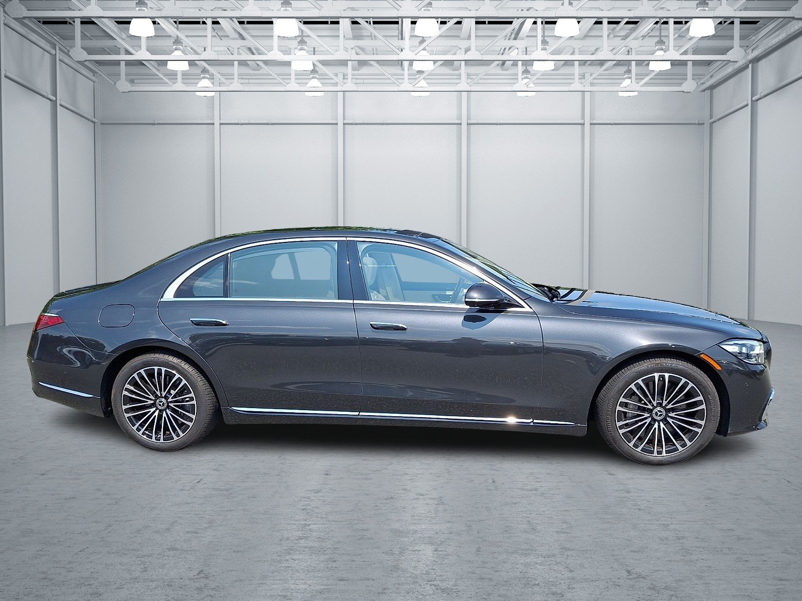Certified Used 2023 Graphite Gray Metallic Mercedes-Benz 4MATIC® image 6