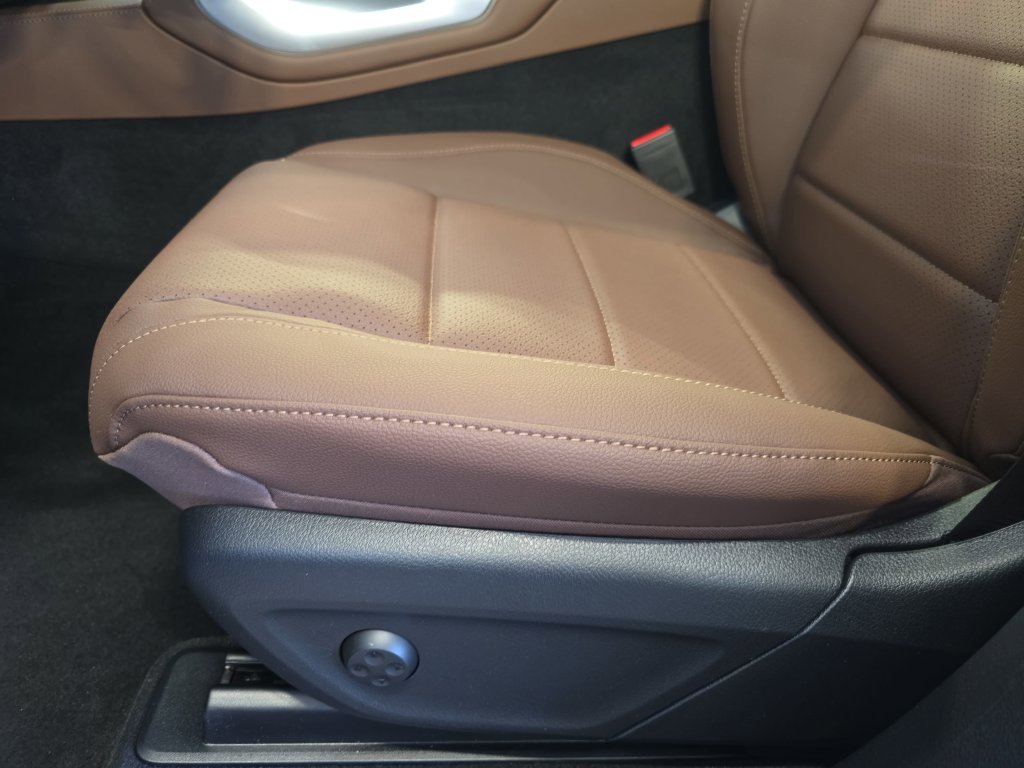 Certified Used 2026 Gray Mercedes-Benz GLE 350 image 34