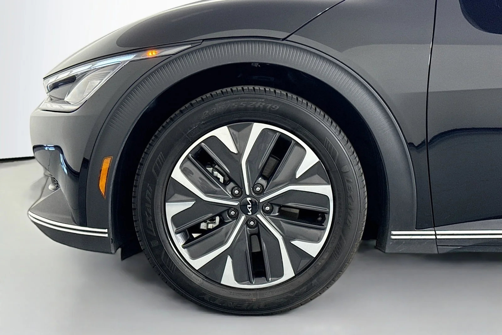 Used 2024 AURORA BLACK Kia Light Long Range RWD image 10