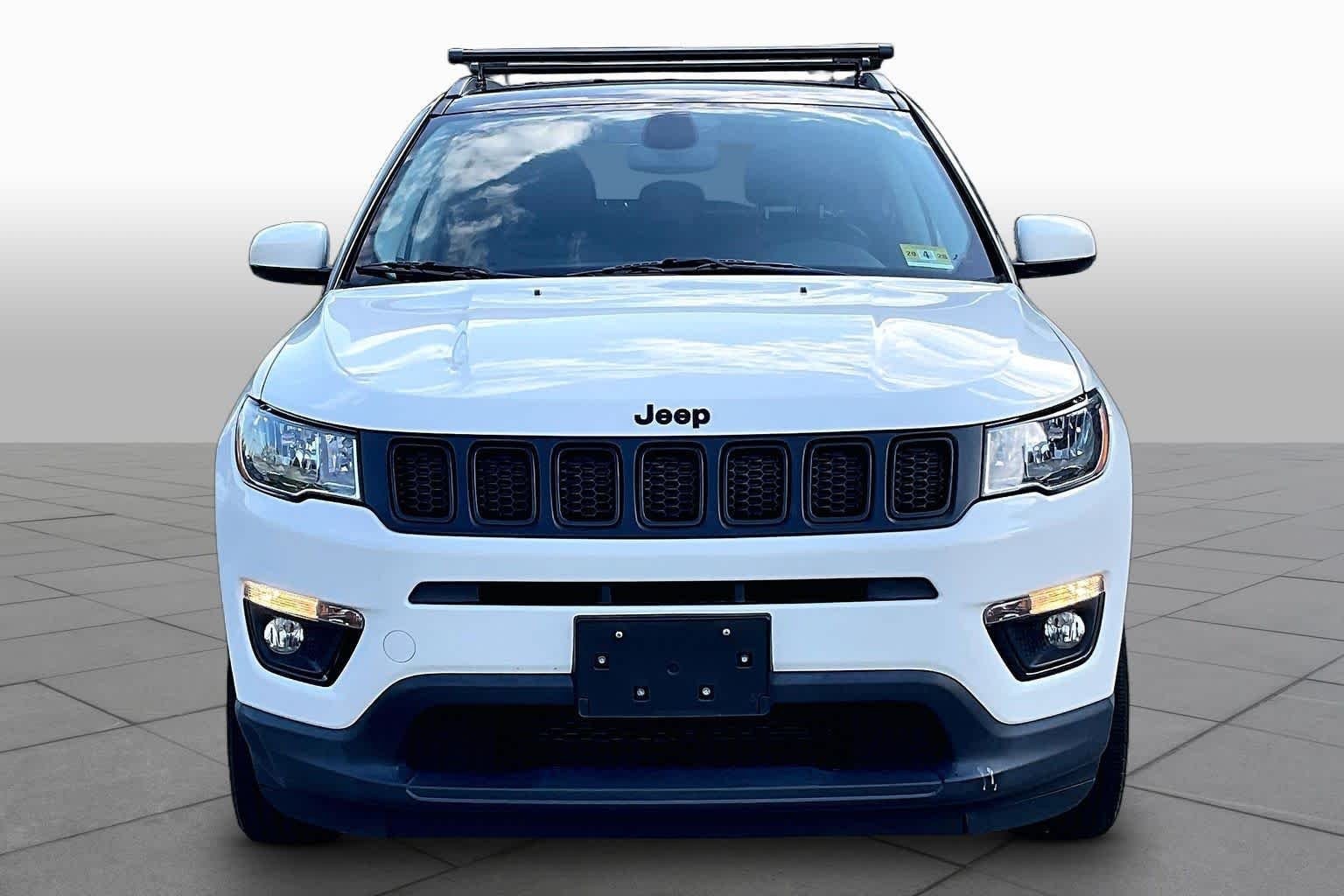Used 2019 White Clearcoat Jeep Latitude image 4