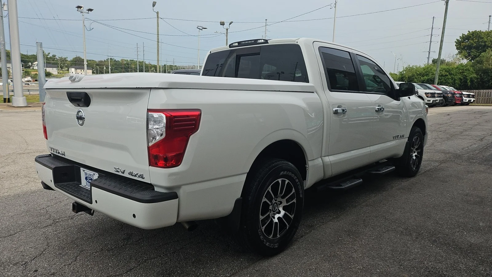 Used 2021 Glacier White Nissan SV 4WD image 5