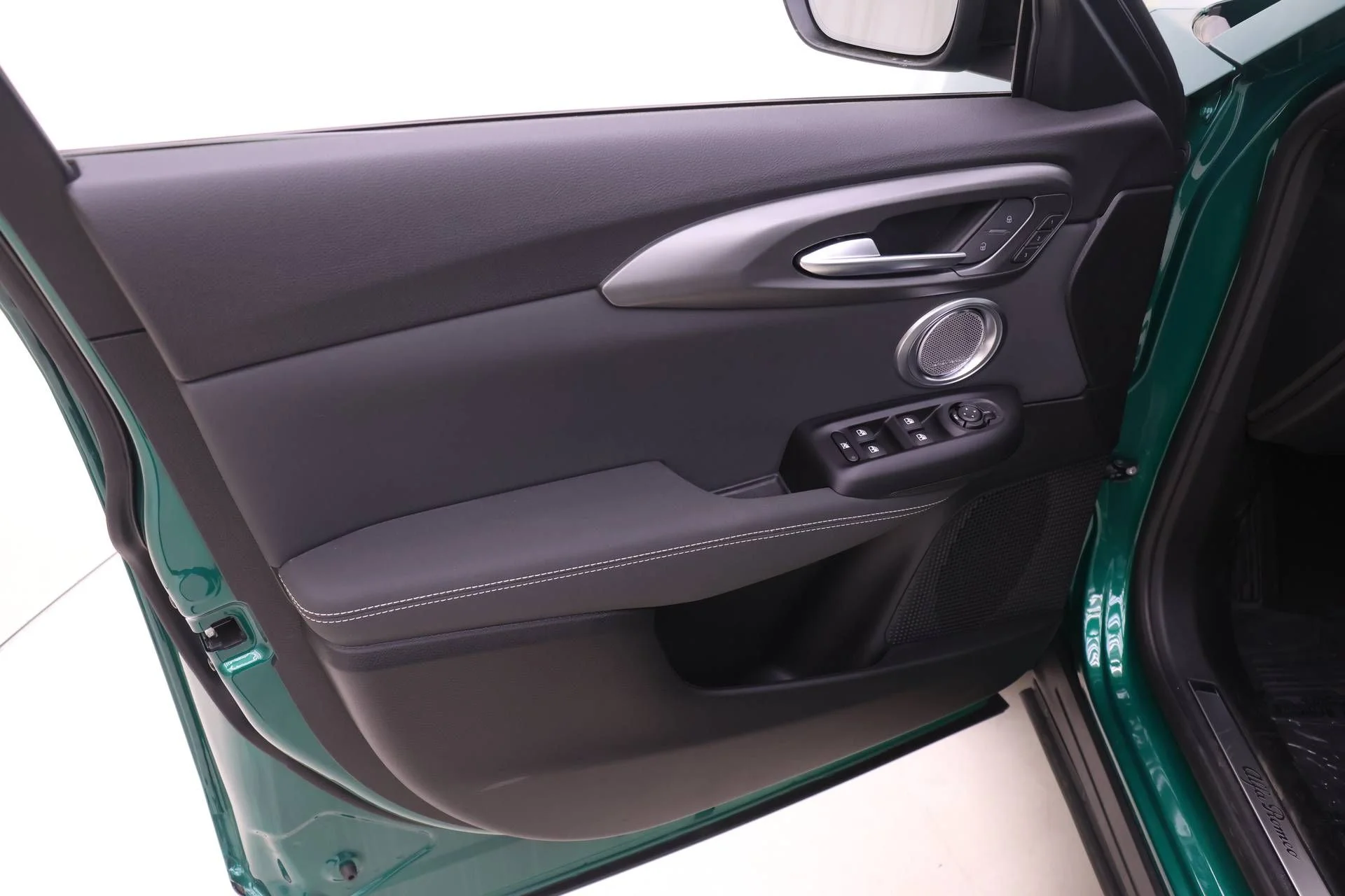 New 2026 Verde (Green) Fangio Metallic Exterior Paint Alfa Romeo Sport Speciale image 11