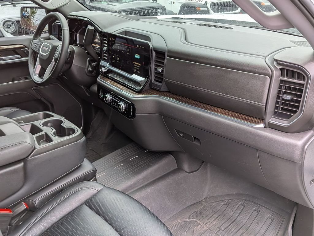 Used 2024 White GMC Elevation image 32