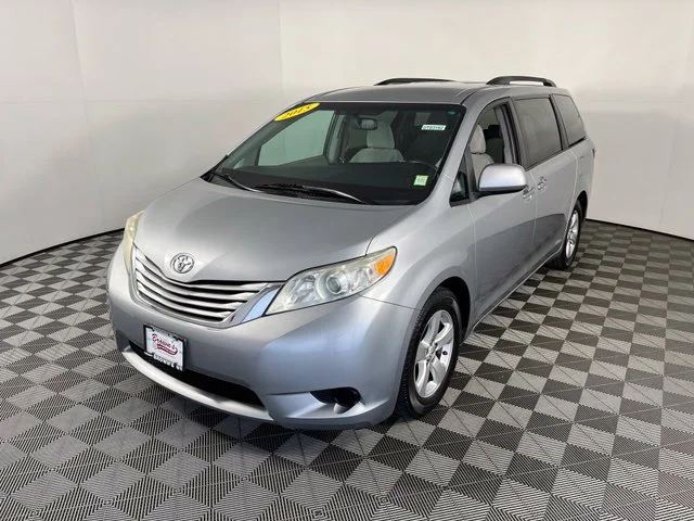 Used 2015 Silver Toyota LE image 3