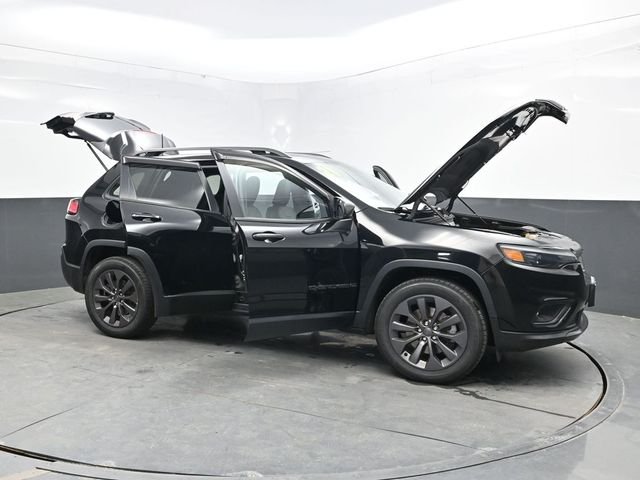 Used 2021 Black Jeep Latitude Lux image 33